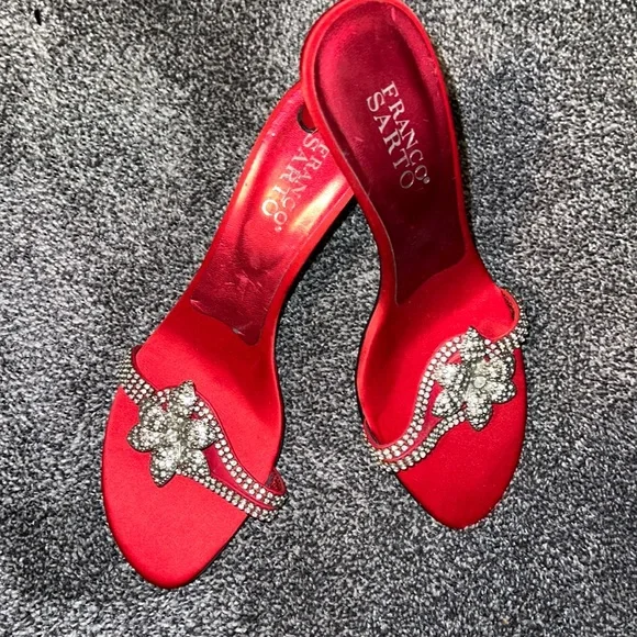 Franco Sarto Shoes Rhinestone Flower Kitten slip on missing some stones - Picture 3 of 9